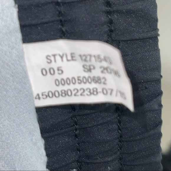 Under Armor Woman Shorts Size L ! - Picture 6 of 6